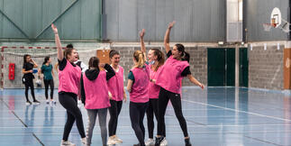 des étudiantes qui font du sport 