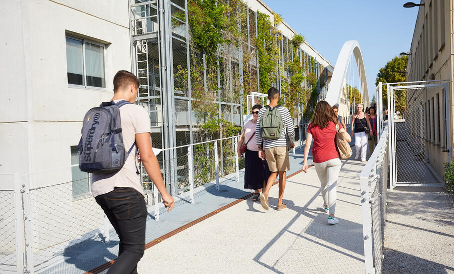 Passerelle du campus Aix en Provence