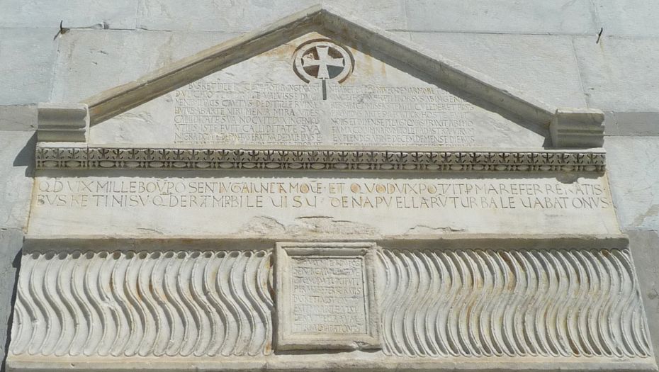 Pise, cathédrale : inscription célébrant le génie du maître d’œuvre Busketus