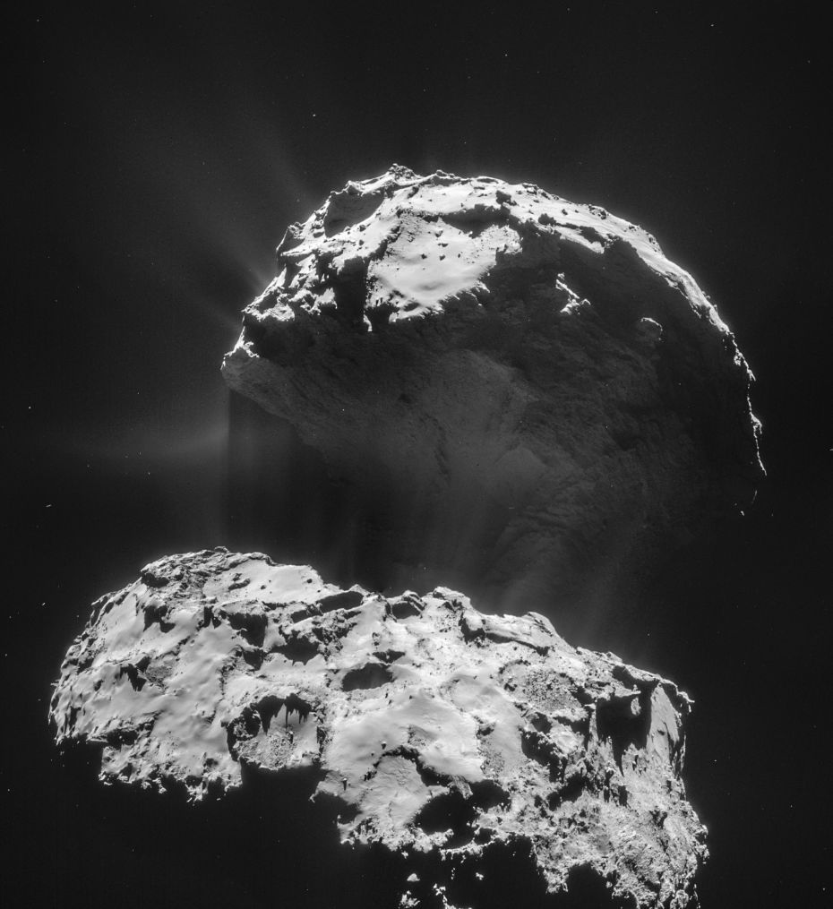 Mosaïque d’images prises le 3 février 2015 par la mission Rosetta depuis une distance de 28,7 km du centre de la comète 67P/Churyumov-Gerasimenko. © ESA