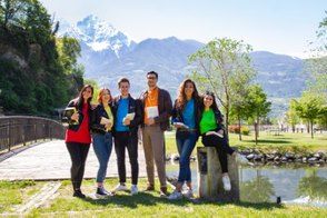 Photo de groupe à l'université de la Vallée d'Aosta en Italie